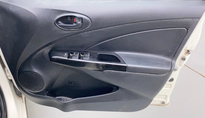 2015 Toyota Etios CROSS 1.2 G, Petrol, Manual, 79,927 km, Driver Side Door Panels Control