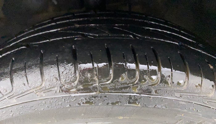 2015 Toyota Etios CROSS 1.2 G, Petrol, Manual, 79,927 km, Left Front Tyre Tread