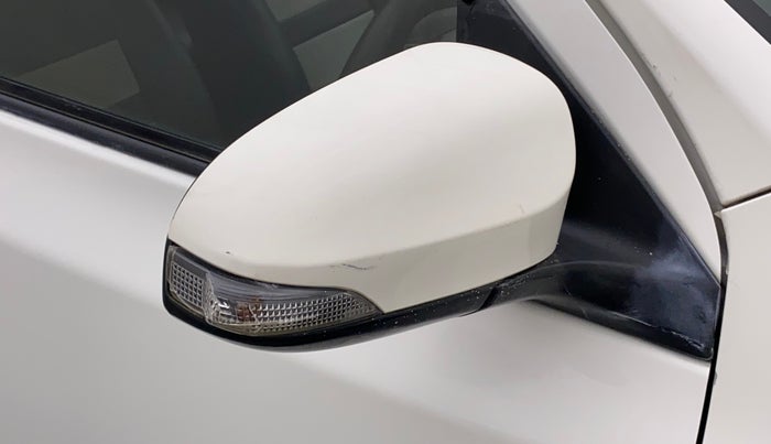 2015 Toyota Etios CROSS 1.2 G, Petrol, Manual, 79,927 km, Right rear-view mirror - Indicator light has minor damage