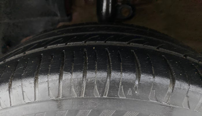 2018 Mahindra KUV 100 NXT K2 P 6 STR, CNG, Manual, 50,598 km, Left Front Tyre Tread