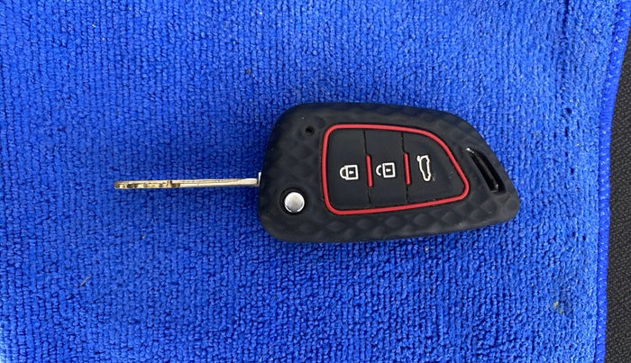 2018 Mahindra KUV 100 NXT K2 P 6 STR, CNG, Manual, 50,598 km, Lock system - Remote key not functional
