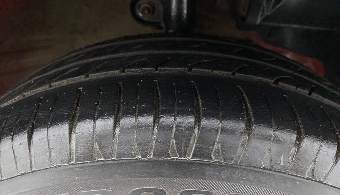 2018 Mahindra KUV 100 NXT K2 P 6 STR, CNG, Manual, 50,598 km, Right Front Tyre Tread