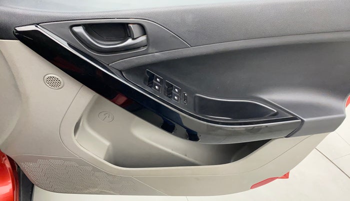2018 Tata NEXON XM 1.2, Petrol, Manual, 58,008 km, Driver Side Door Panels Control