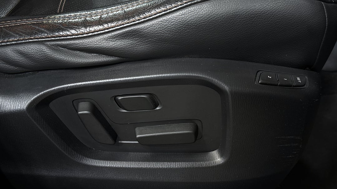 2017 Mazda CX-5 Gt (4x4), Automatic, 104839 km, Drivers Side Adjustment Panel