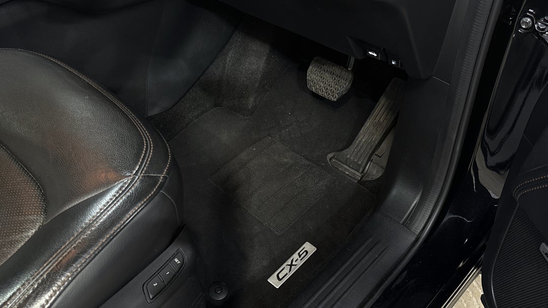 2017 Mazda CX-5 Gt (4x4), Automatic, 104839 km, Pedals and Footmat
