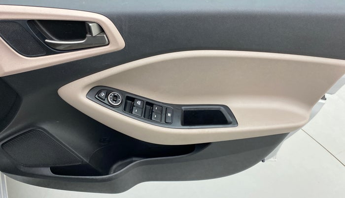 2017 Hyundai Elite i20 SPORTZ 1.2, Petrol, Manual, 34,952 km, Driver Side Door Panels Control