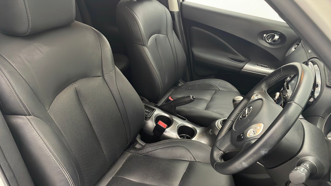 2018 Nissan Juke Ti-s (fwd), Manual, 35614 km, Right Side Front Door Cabin View