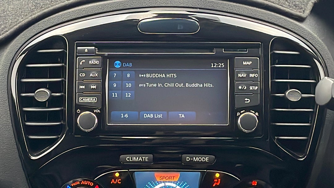 2018 Nissan Juke Ti-s (fwd), Manual, 35614 km, Infotainment System