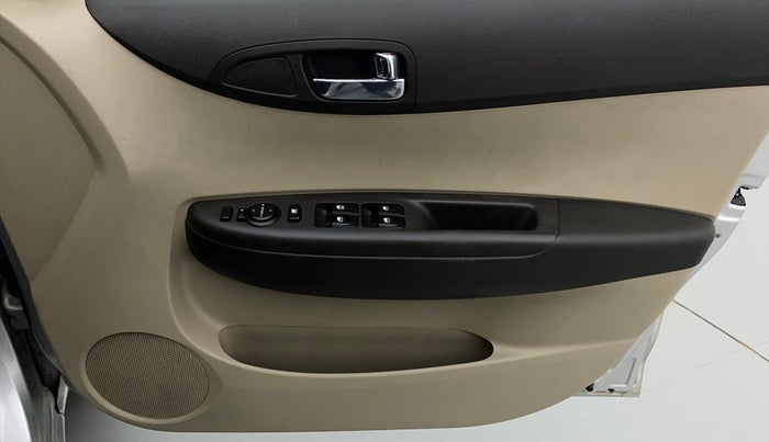 2013 Hyundai i20 SPORTZ 1.4 CRDI, Diesel, Manual, 48,099 km, Driver Side Door Panels Control