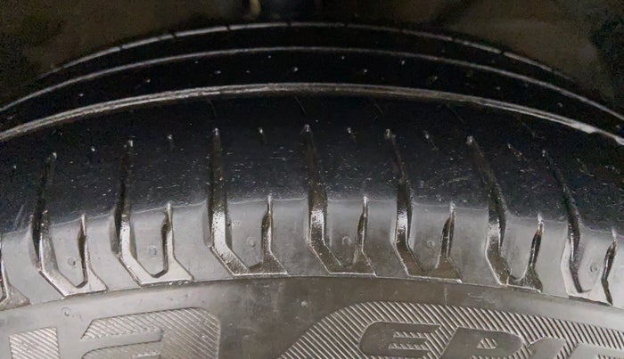 2020 Maruti Ertiga VXI CNG, CNG, Manual, 32,402 km, Right Front Tyre Tread