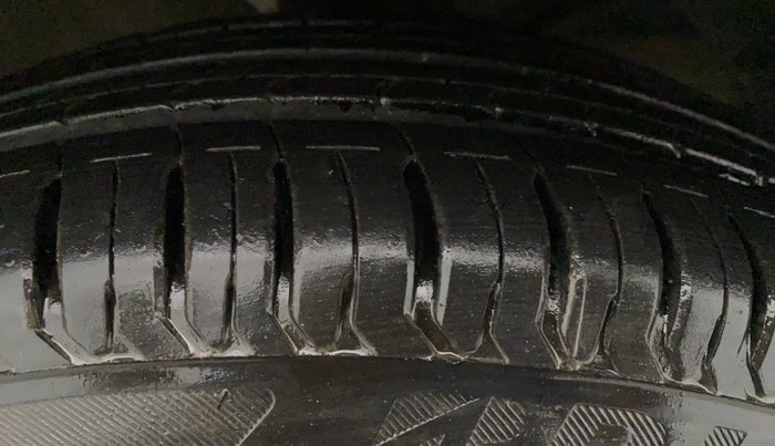2017 Maruti Dzire VDI, Diesel, Manual, 58,679 km, Left Rear Tyre Tread