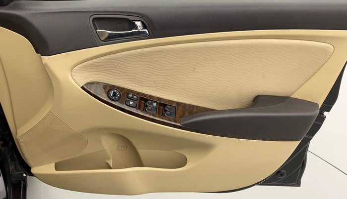 2012 Hyundai Verna FLUIDIC 1.6 EX VTVT, Petrol, Manual, 42,104 km, Driver Side Door Panels Control