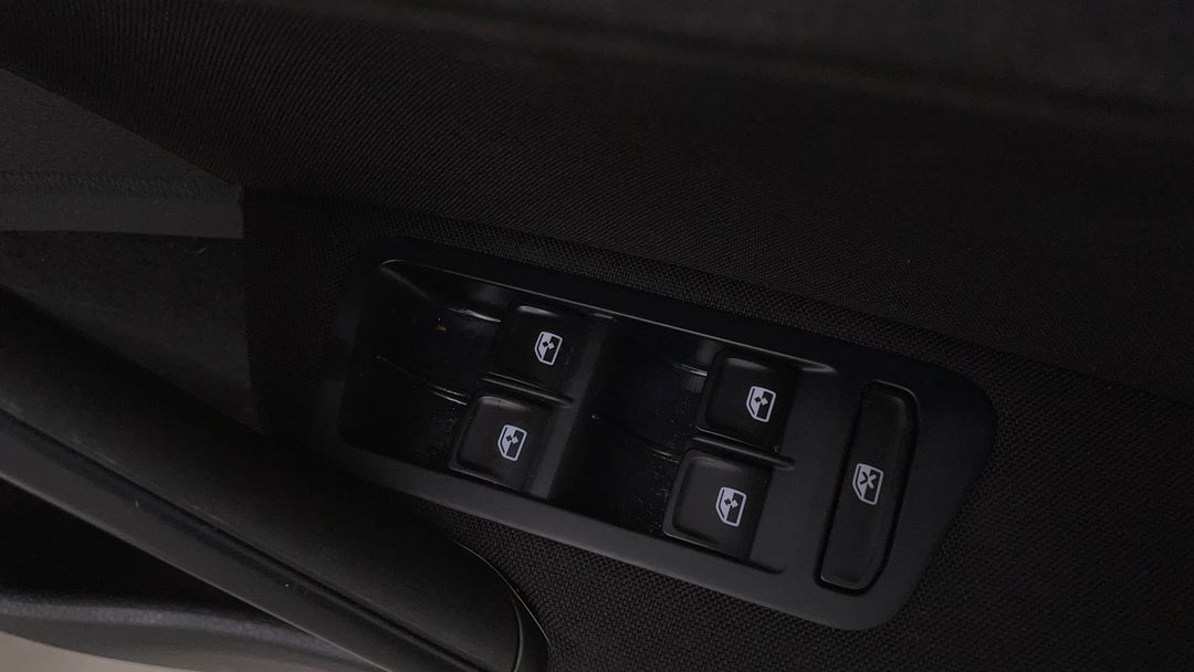 2016 Volkswagen Golf 92 Tsi Trendline, Manual, 123947 km, Drivers Side Door Panel Controls