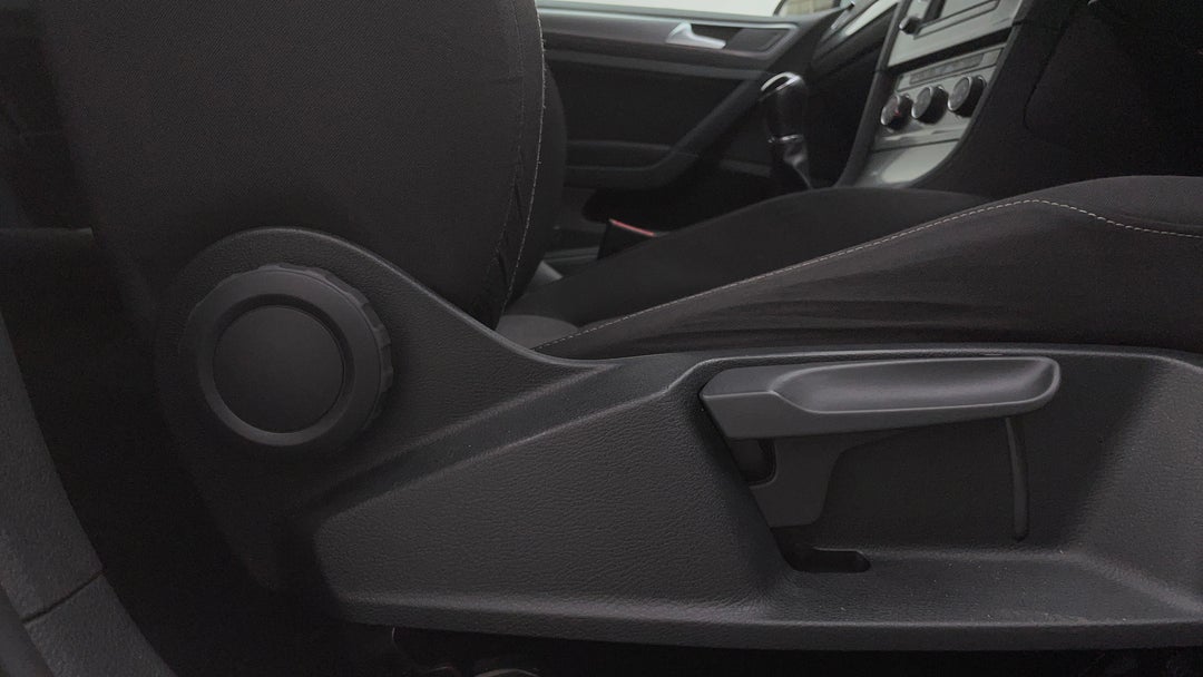 2016 Volkswagen Golf 92 Tsi Trendline, Manual, 123947 km, Drivers Side Adjustment Panel