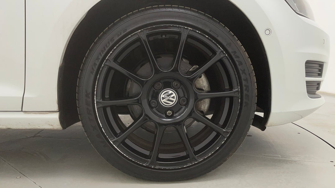 2016 Volkswagen Golf 92 Tsi Trendline, Manual, 123947 km, Right Front Wheel