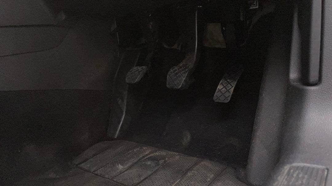 2016 Volkswagen Golf 92 Tsi Trendline, Manual, 123947 km, Pedals and Footmat