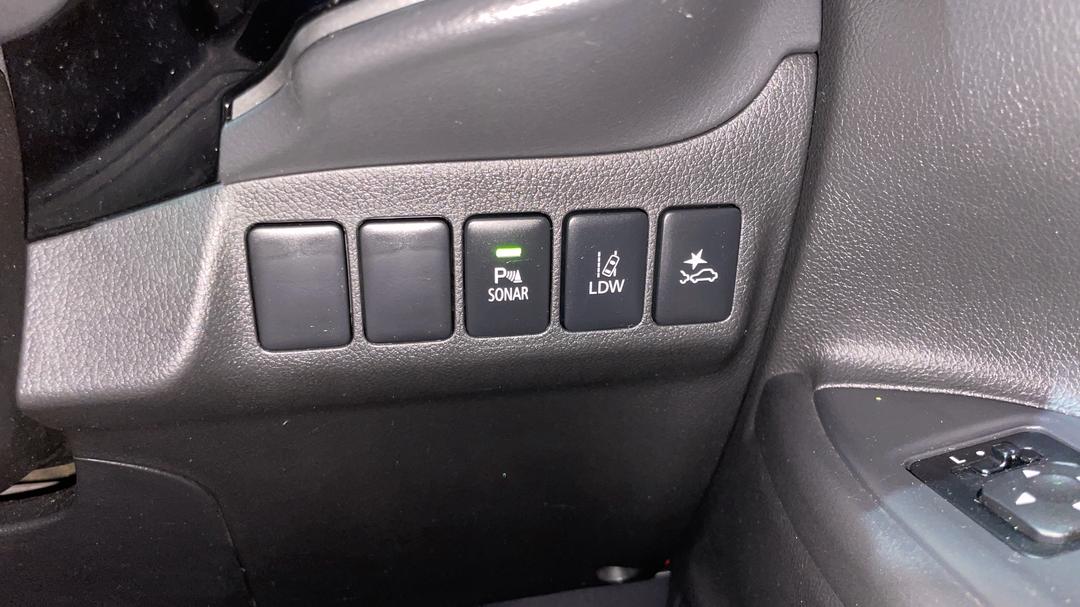 2020 Mitsubishi Outlander Black Edition 7 Seat (2WD), Automatic, 94023 km, Utility Switches/Buttons