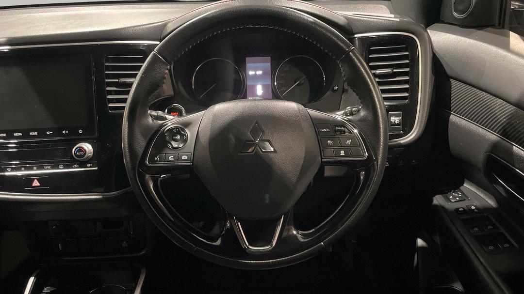 2020 Mitsubishi Outlander Black Edition 7 Seat (2WD), Automatic, 94023 km, Steering Wheel Close-up