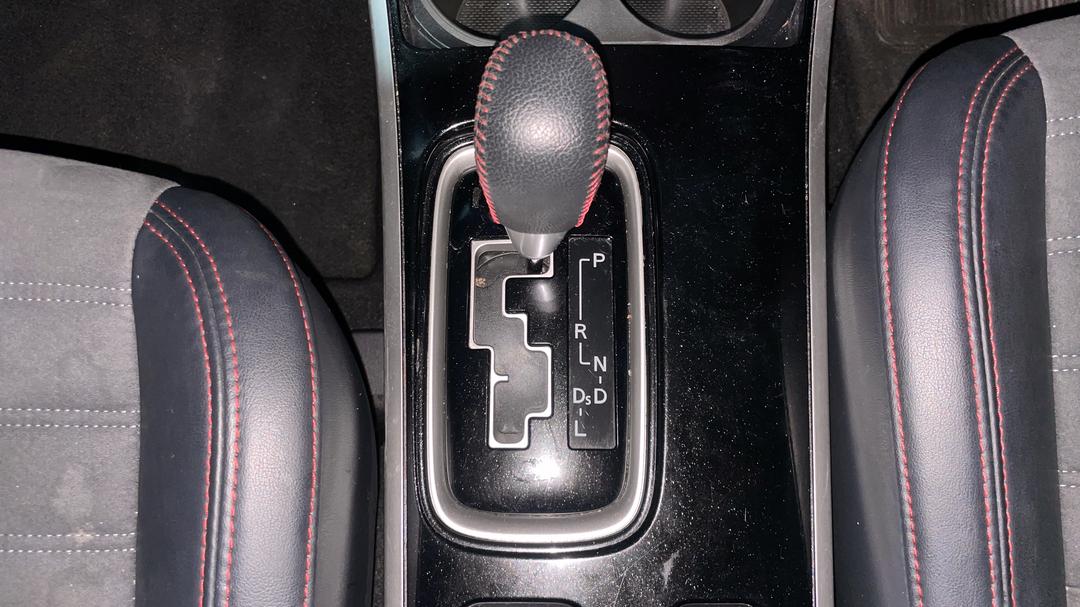 2020 Mitsubishi Outlander Black Edition 7 Seat (2WD), Automatic, 94023 km, Gear Lever 
