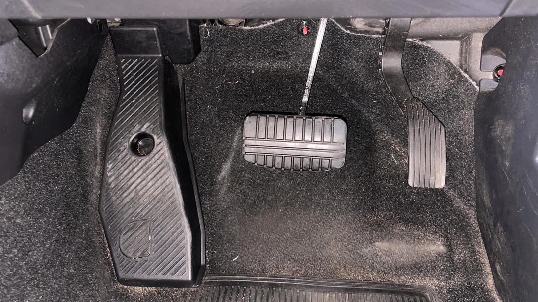 2020 Mitsubishi Outlander Black Edition 7 Seat (2WD), Automatic, 94023 km, Pedals and Footmat