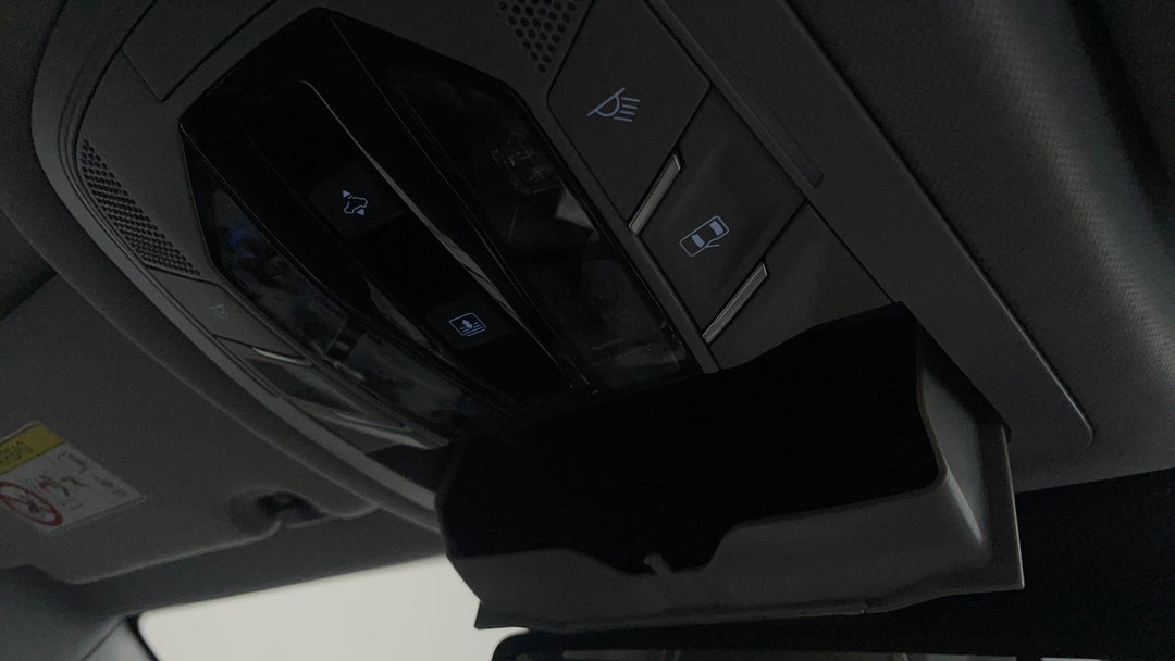 On-Roof Controls/Sunglass holder