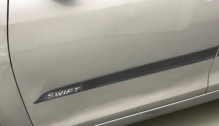 2015 Maruti Swift LXI (O), CNG, Manual, 61,441 km, Front passenger door - Slightly dented