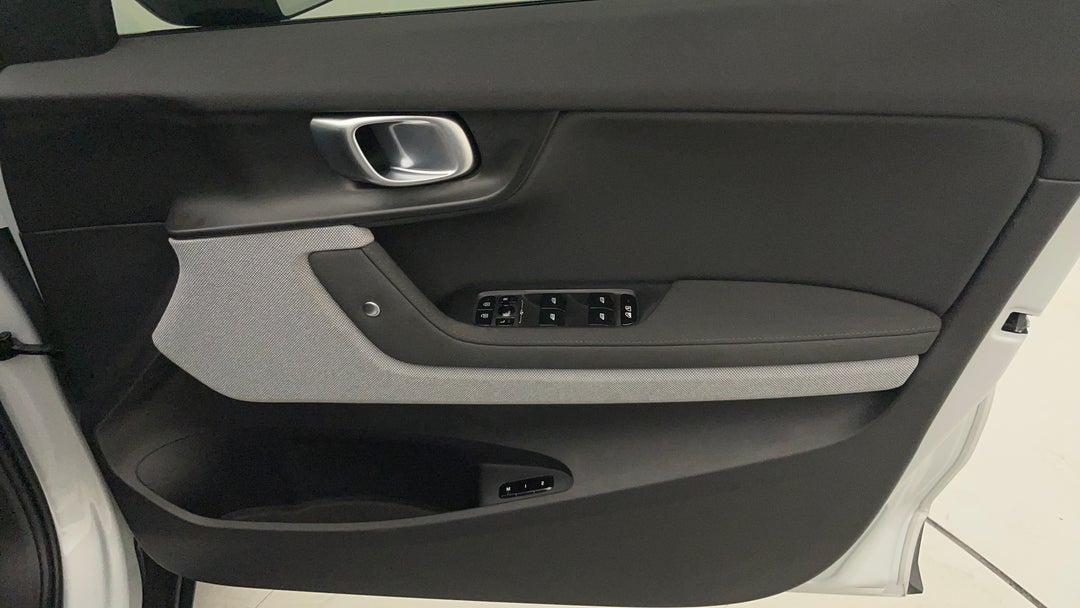 2022 Polestar 2 Long Range Dual Motor 78kwh, Automatic, 46395 km, Speaker View