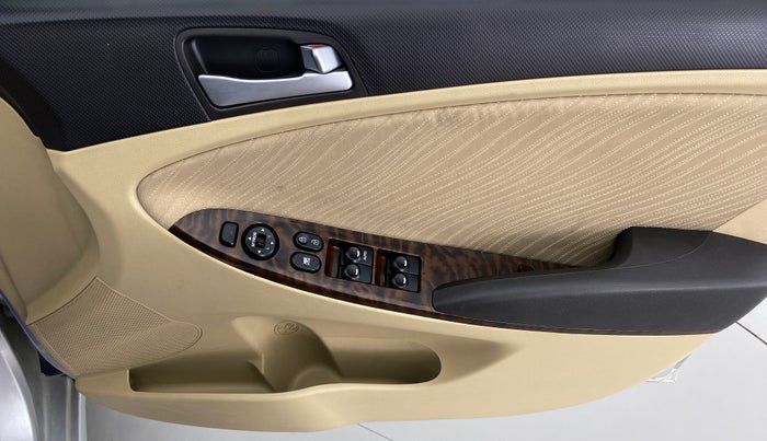 2015 Hyundai Verna FLUIDIC 1.6 CRDI S, Diesel, Manual, 73,409 km, Driver Side Door Panels Control