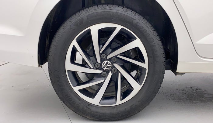 2022 Volkswagen VIRTUS TOPLINE TSI 1.0 AT, Petrol, Automatic, 13,284 km, Right Rear Wheel