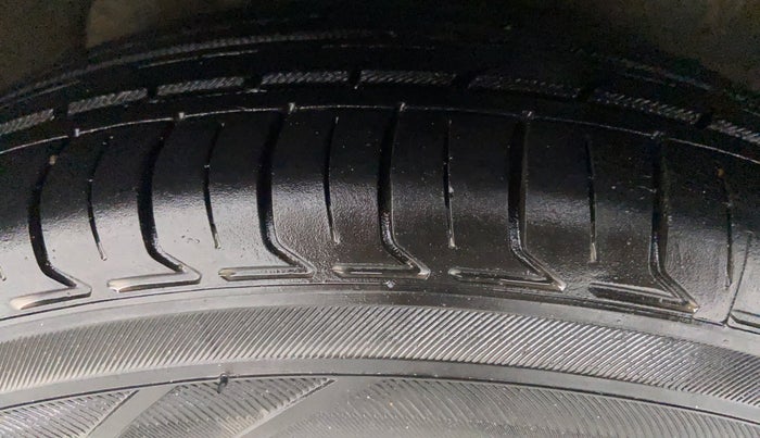 2012 Hyundai i10 SPORTZ 1.2 KAPPA2, CNG, Manual, 54,974 km, Left Rear Tyre Tread