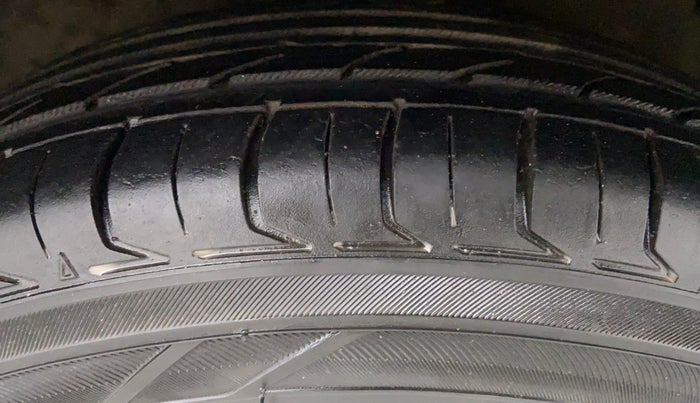 2012 Hyundai i10 SPORTZ 1.2 KAPPA2, CNG, Manual, 54,974 km, Left Front Tyre Tread