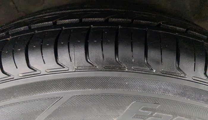 2012 Hyundai i10 SPORTZ 1.2 KAPPA2, CNG, Manual, 54,974 km, Right Rear Tyre Tread