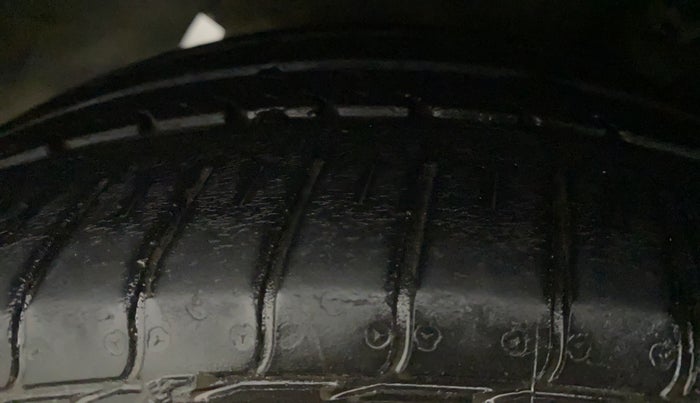 2018 Ford FREESTYLE TITANIUM 1.2 PETROL, Petrol, Manual, 24,848 km, Left Front Tyre Tread