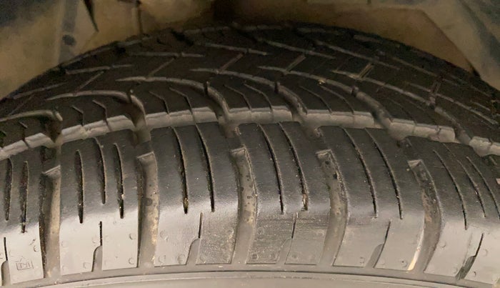 2014 Mahindra XUV500 W6, Diesel, Manual, 68,310 km, Right Front Tyre Tread