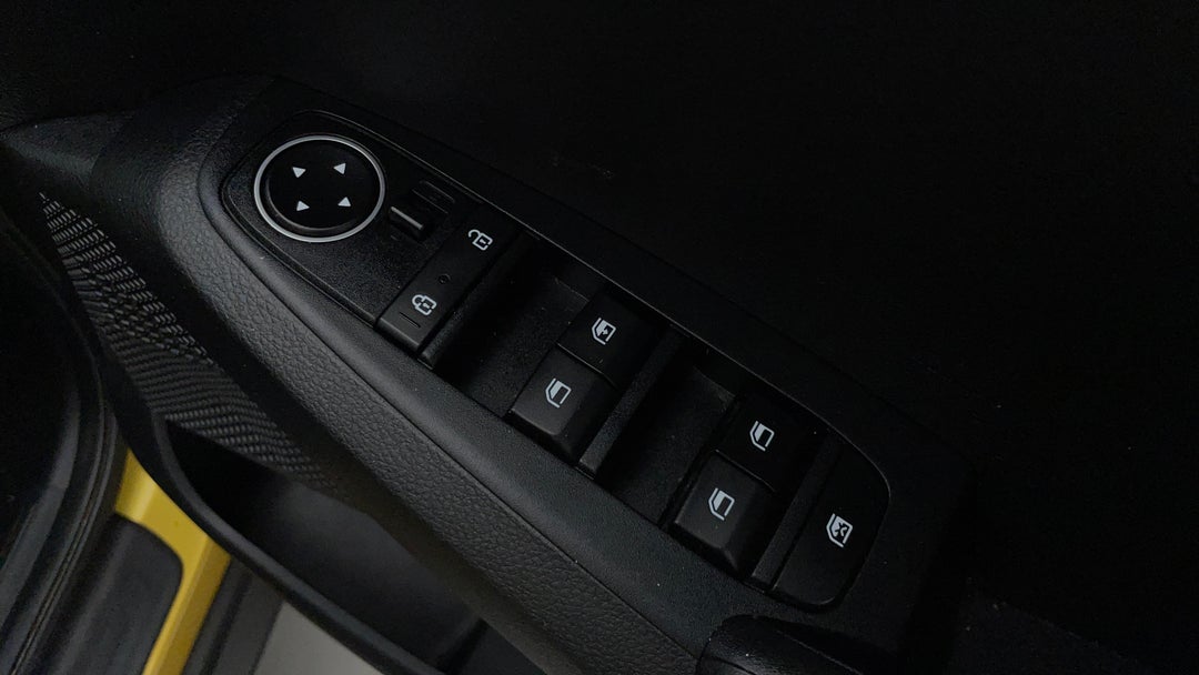 2020 Kia Seltos S (fwd), Automatic, 37443 km, Drivers Side Door Panel Controls