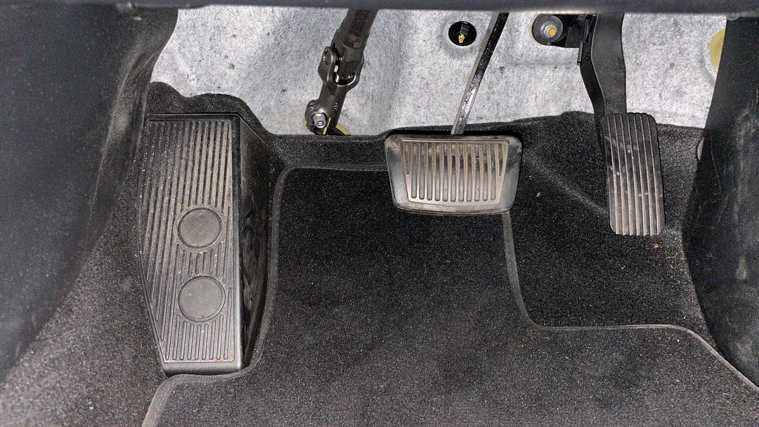 2020 Kia Seltos S (fwd), Automatic, 37443 km, Pedals and Footmat