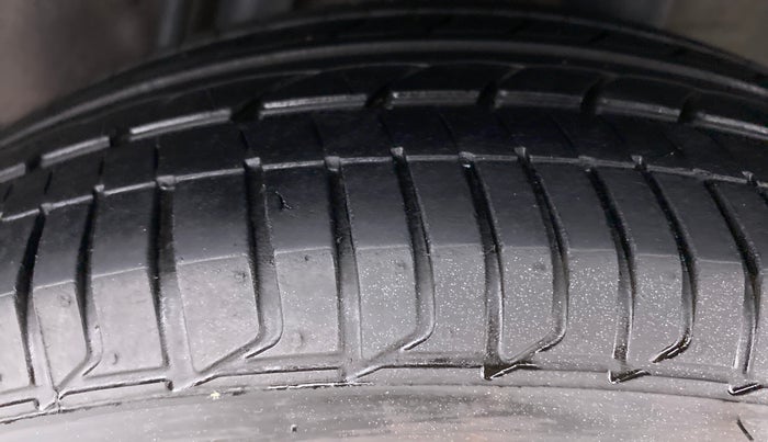2017 Honda Jazz 1.2 V MT, Petrol, Manual, 61,383 km, Left Rear Tyre Tread