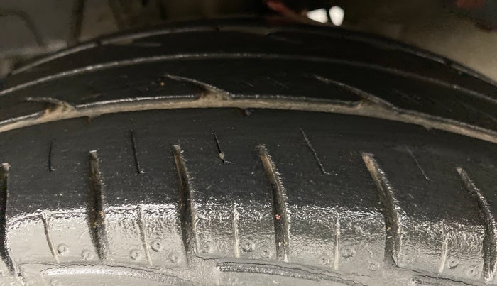 2014 Hyundai Eon D-LITE+, Petrol, Manual, 43,212 km, Right Rear Tyre Tread