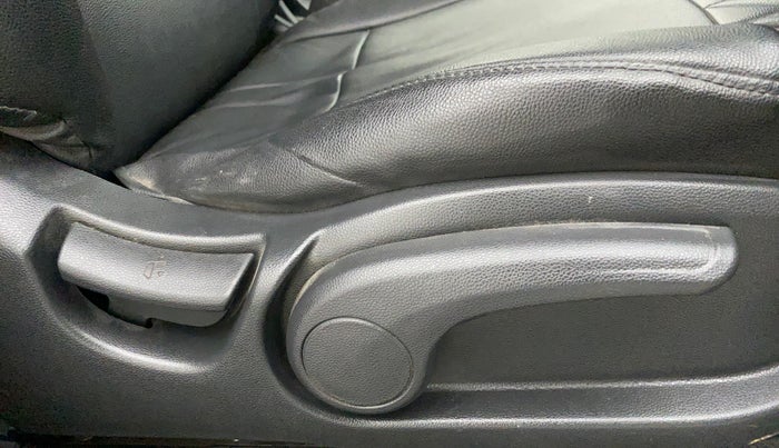 2017 Hyundai Elite i20 SPORTZ 1.2, Petrol, Manual, 34,704 km, Driver Side Adjustment Panel