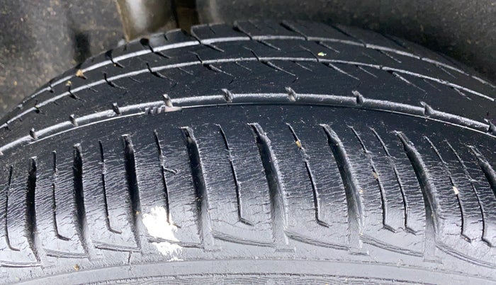 2016 Maruti Vitara Brezza VDI, Diesel, Manual, 28,011 km, Right Rear Tyre Tread