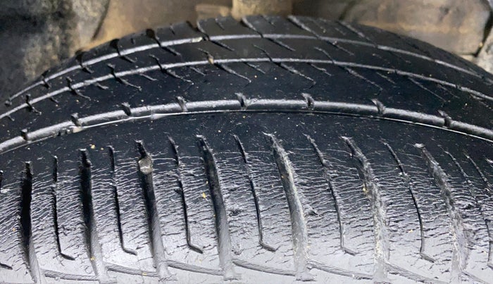 2016 Maruti Vitara Brezza VDI, Diesel, Manual, 28,011 km, Right Front Tyre Tread