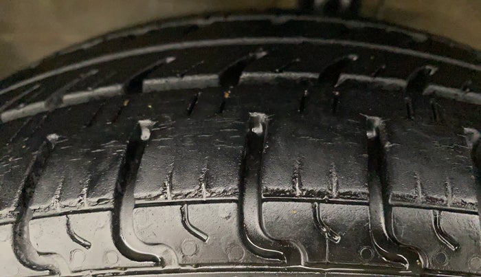 2014 Maruti Wagon R 1.0 VXI, Petrol, Manual, 51,391 km, Left Front Tyre Tread