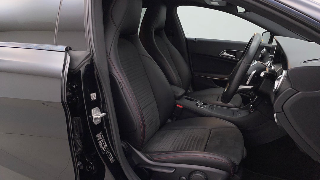 2016 Mercedes-benz CLA 200 Edition One, Automatic, 80600 km, Right Side Front Door Cabin View