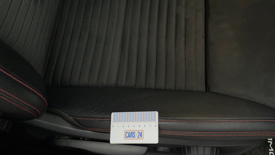 2016 Mercedes-benz CLA 200 Edition One, Automatic, 80600 km, Seats Front RHS Wear