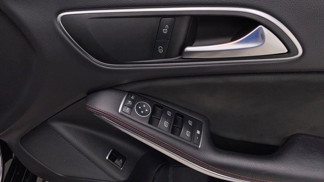 2016 Mercedes-benz CLA 200 Edition One, Automatic, 80600 km, Drivers Side Door Panel Controls