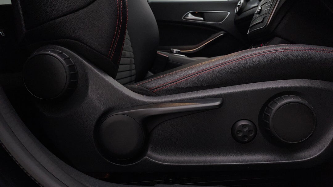 2016 Mercedes-benz CLA 200 Edition One, Automatic, 80600 km, Drivers Side Adjustment Panel