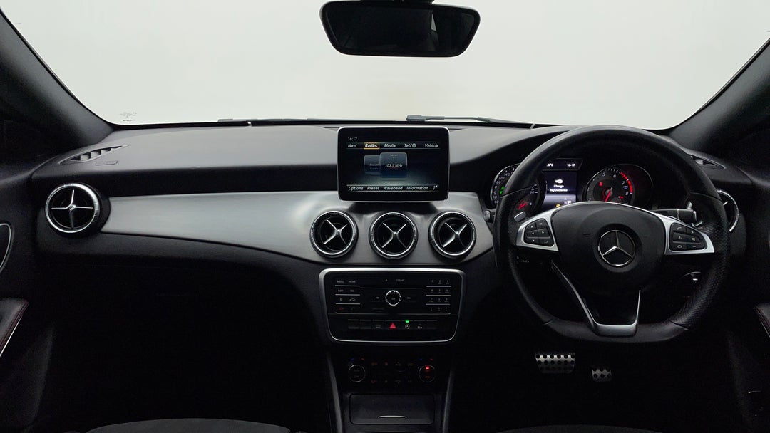 2016 Mercedes-benz CLA 200 Edition One, Automatic, 80600 km, Dashboard View