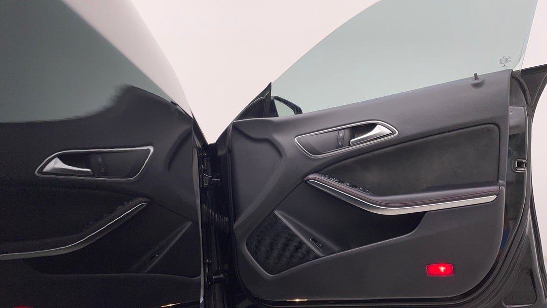 2016 Mercedes-benz CLA 200 Edition One, Automatic, 80600 km, Speaker View