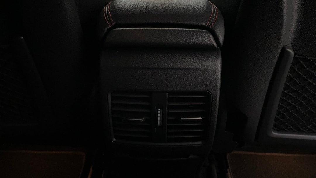 2016 Mercedes-benz CLA 200 Edition One, Automatic, 80600 km, Rear A/C Vent