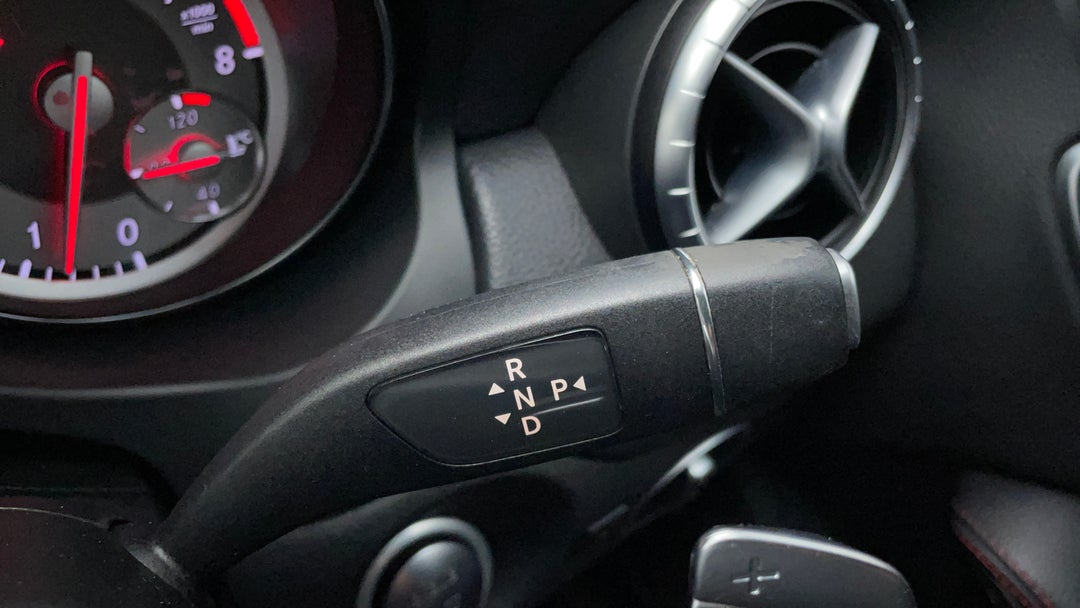 2016 Mercedes-benz CLA 200 Edition One, Automatic, 80600 km, Gear Lever 